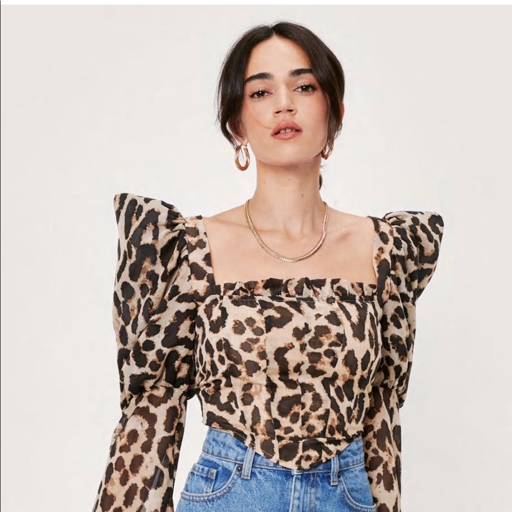 Leopard puff sleeve top